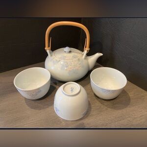 Elegant White Teapot Set with Bamboo Handle